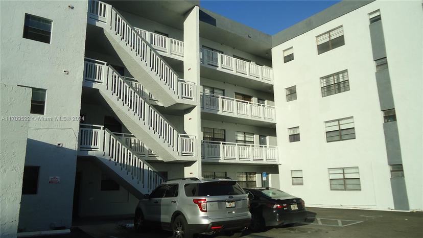 Picture of 13500 NE 3Rd Ct # 106, North Miami FL 33161
