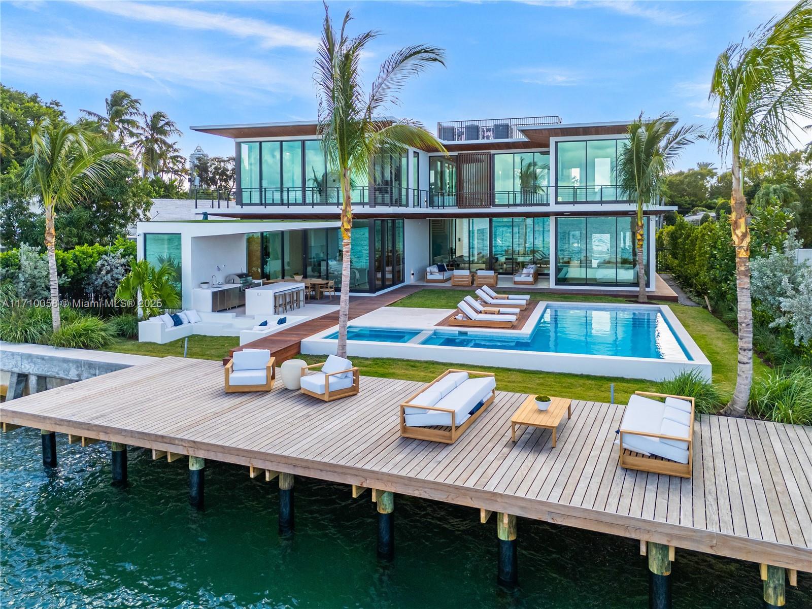 Picture of 4774 N Bay Rd, Miami Beach, FL 33140