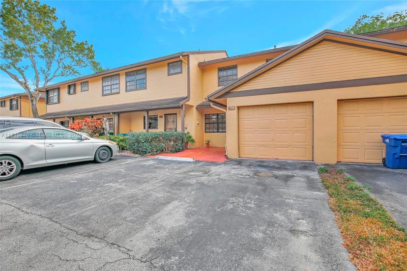 Picture of 1090 NE 209Th Ter # 1090, Miami FL 33179