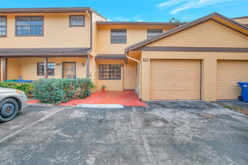 Picture of 1090 NE 209Th Ter # 1090, Miami FL 33179