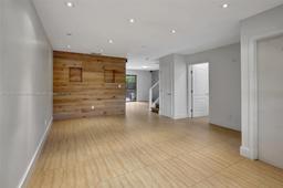 Picture of 1090 NE 209Th Ter # 1090, Miami, FL 33179