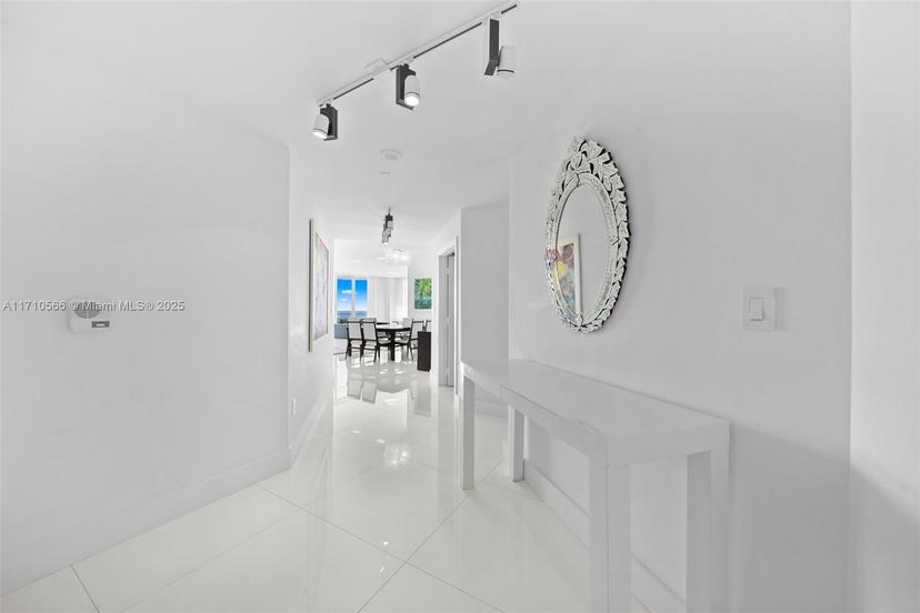 Picture of 2645 S Bayshore Dr # 904, Miami FL 33133