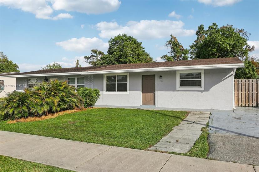 Picture of 1932 SW 69Th Ave, North Lauderdale FL 33068