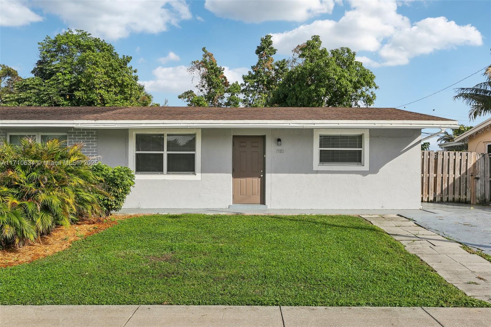 Picture of 1932 SW 69Th Ave, North Lauderdale, FL 33068