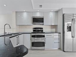 Picture of 3501 Magellan Cir # 638, Aventura, FL 33180