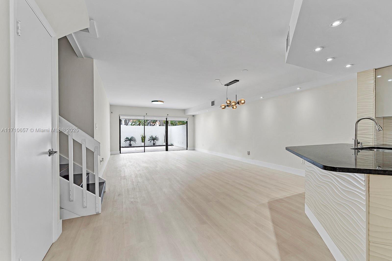Picture of 3501 Magellan Cir # 638, Aventura, FL 33180