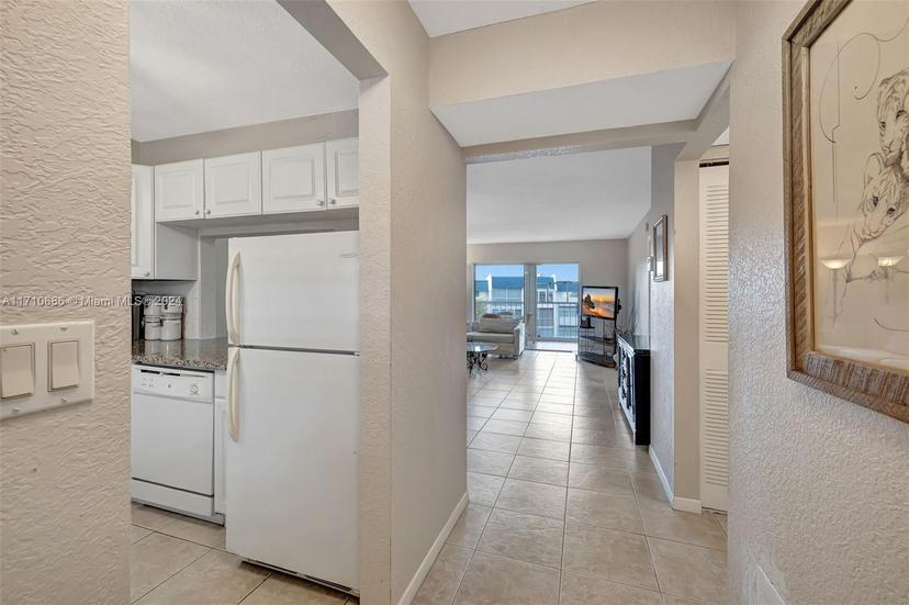 Picture of 7897 Golf Cir Dr # 309, Margate FL 33063