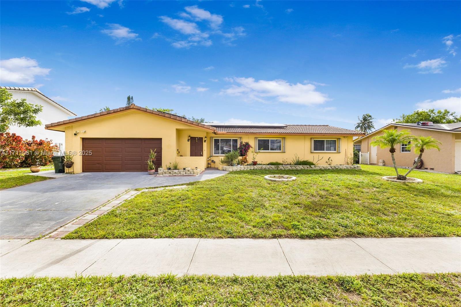 Picture of 270 Lake Dr, Coconut Creek, FL 33066