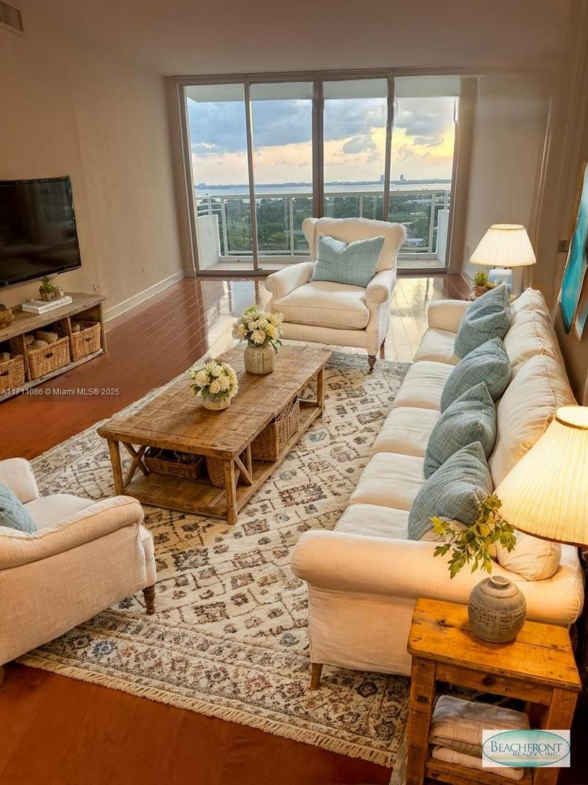 Picture of 5600 Collins Ave # 15J, Miami Beach FL 33140