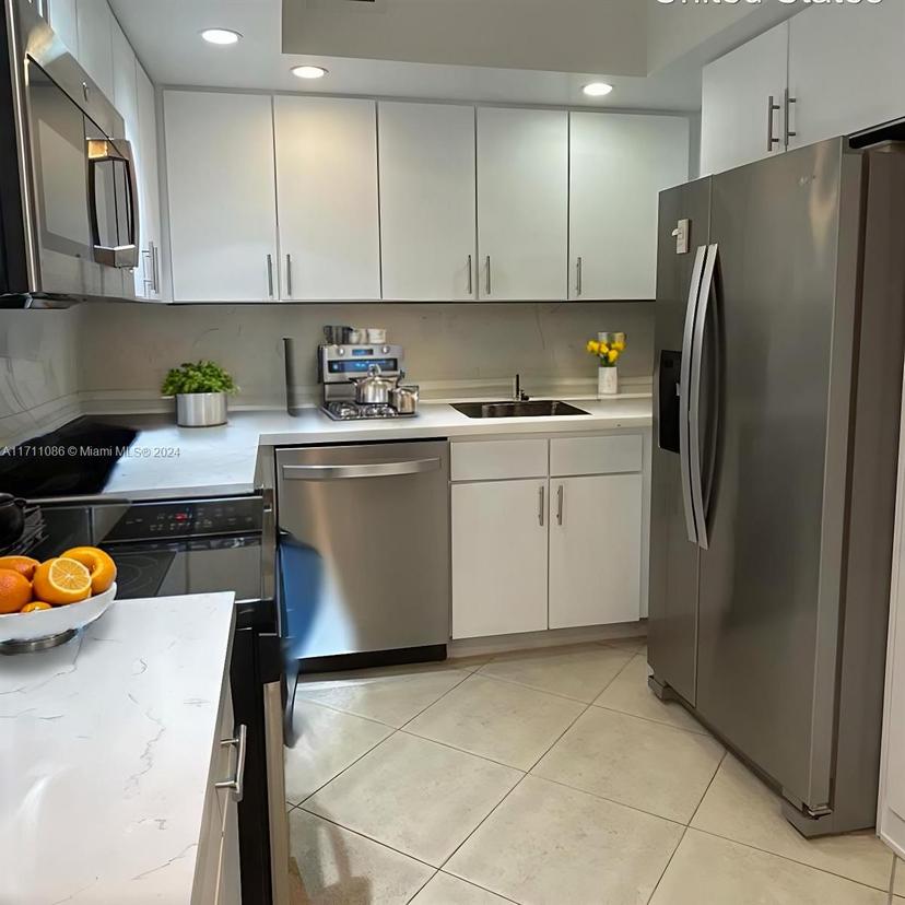 Picture of 5600 Collins Ave # 15J, Miami Beach FL 33140