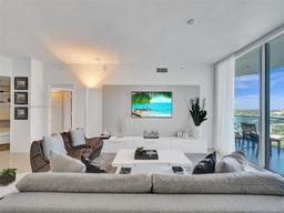 Picture of 17301 Biscayne Blvd # 2008, North Miami Beach, FL 33160