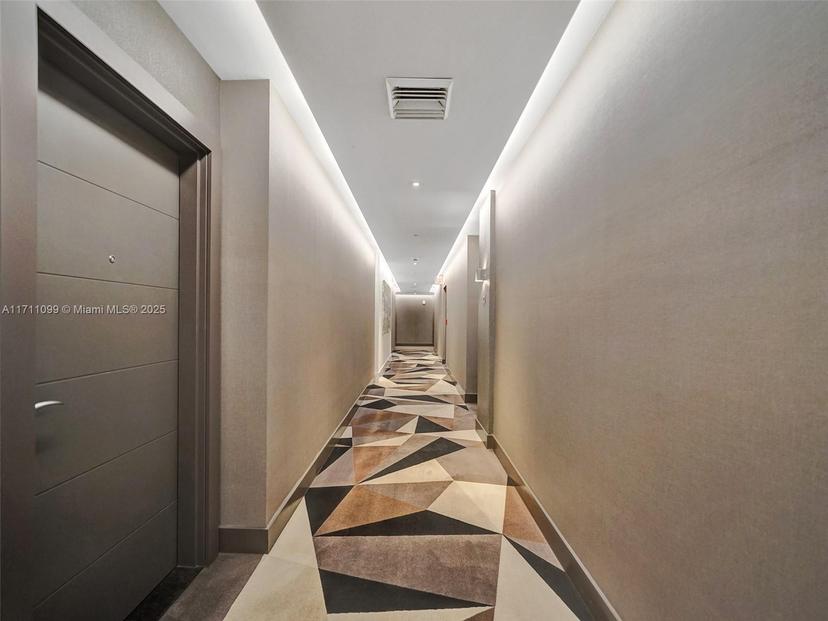 Picture of 17301 Biscayne Blvd # 2008, North Miami Beach FL 33160