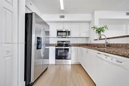 Picture of 1155 Brickell Bay Dr # 609, Miami, FL 33131