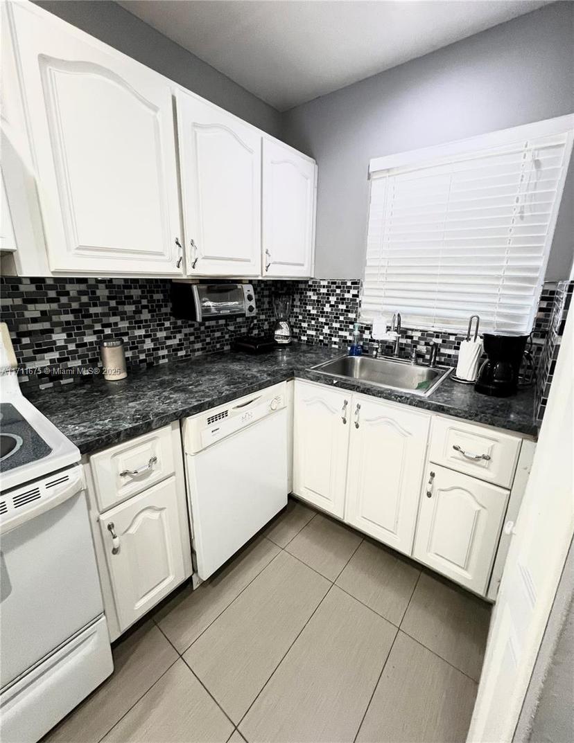 Picture of 10851 SW 2Nd St # K307, Sweetwater FL 33174
