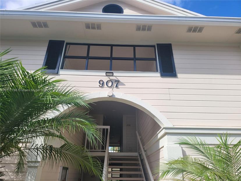Picture of 907 NE 199Th St # 206, Miami FL 33179