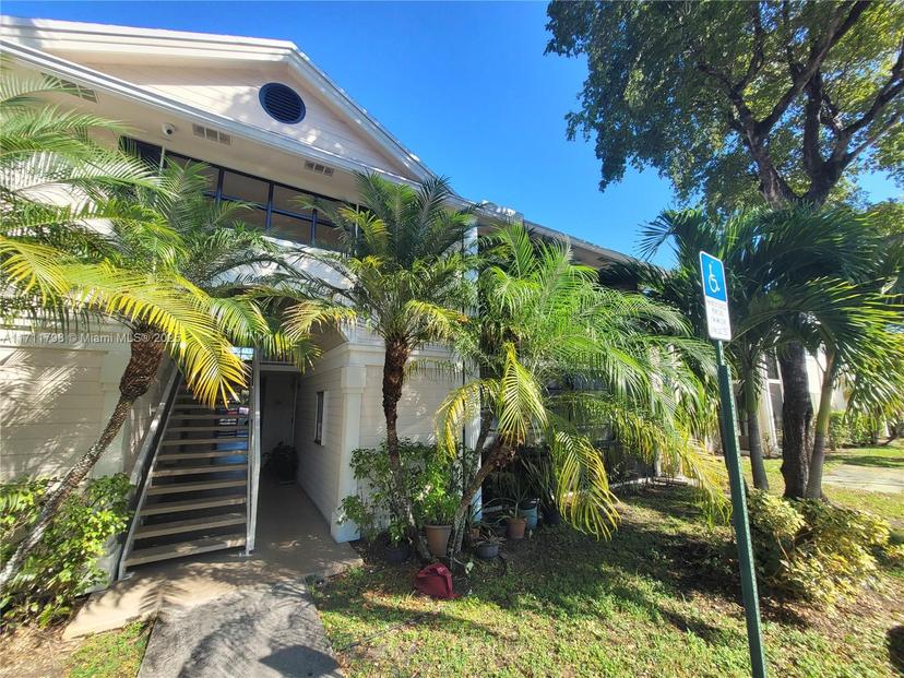 Picture of 907 NE 199Th St # 206, Miami FL 33179