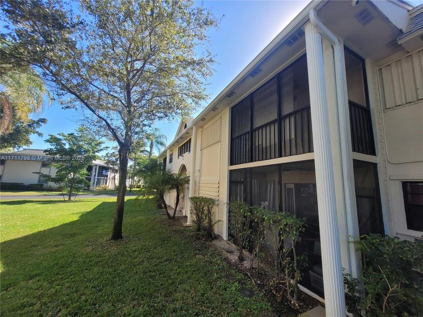 Picture of 907 NE 199Th St # 206, Miami FL 33179