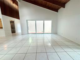 Picture of 1670 Riverwood Ln, Coral Springs, FL 33071