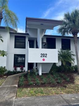 Picture of 202 Lake Pointe Dr # 107, Oakland Park, FL 33309