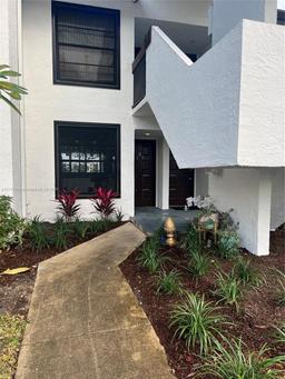 Picture of 202 Lake Pointe Dr # 107, Oakland Park, FL 33309