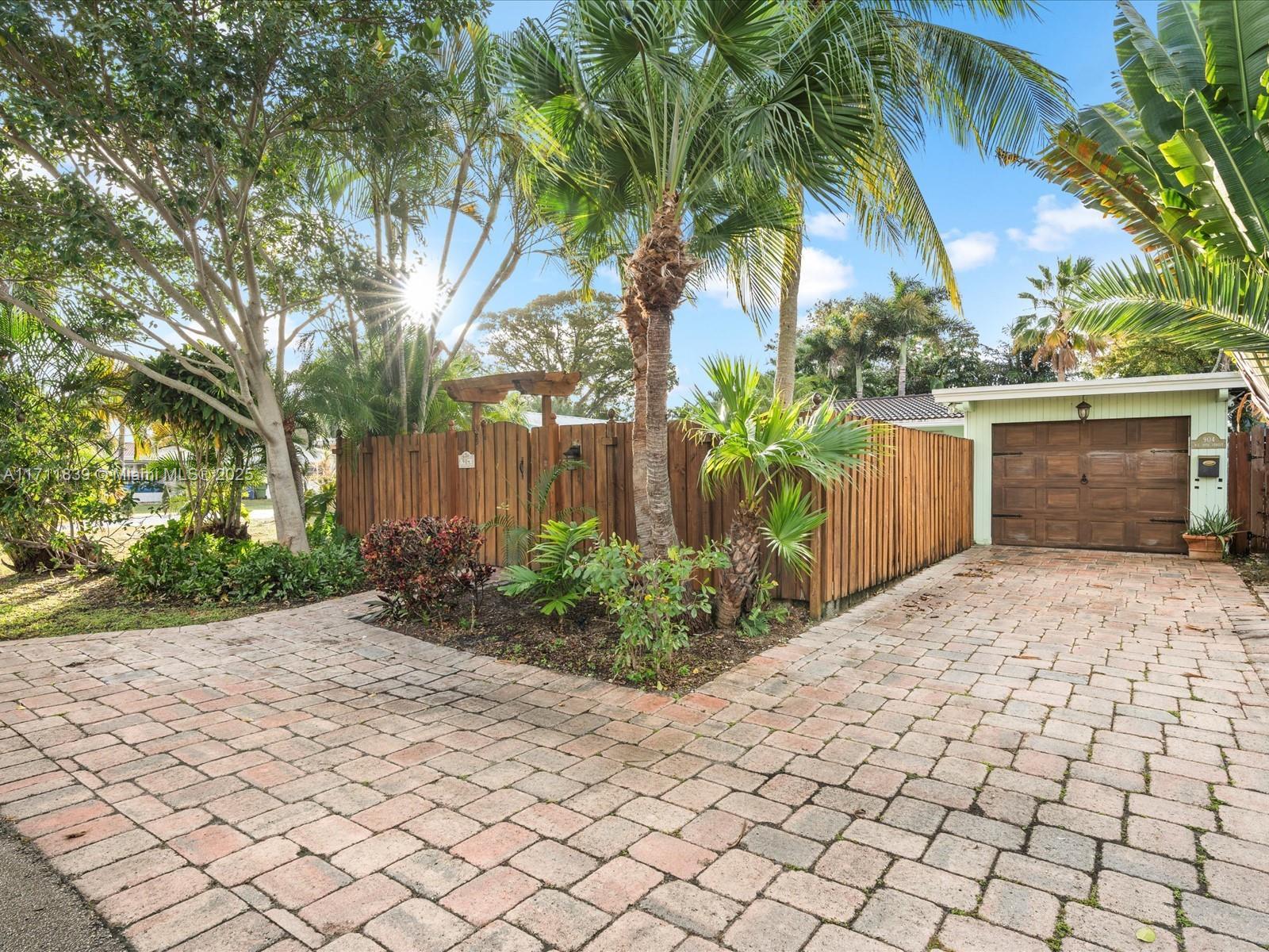 Picture of 904 NE 18Th St, Fort Lauderdale, FL 33305