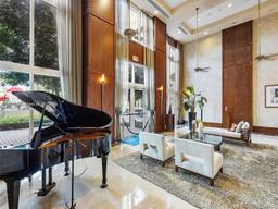 Picture of 19501 W Country Club Dr # 912, Aventura, FL 33180