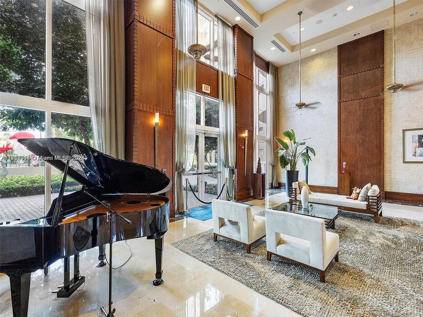 Picture of 19501 W Country Club Dr # 912, Aventura FL 33180