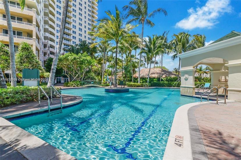 Picture of 19501 W Country Club Dr # 912, Aventura FL 33180