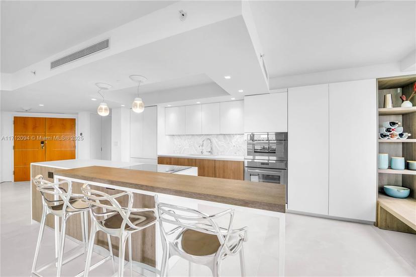 Picture of 400 S Pointe Dr # 604, Miami Beach FL 33139