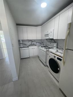 Picture of 4550 SW 67Th Ave # 9, Miami, FL 33155