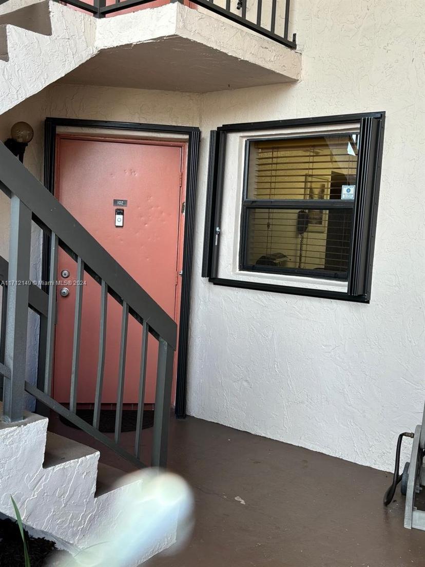 Picture of 852 NE 209Th St # 102, Miami FL 33179