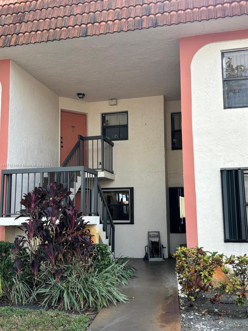Picture of 852 NE 209Th St # 102, Miami FL 33179