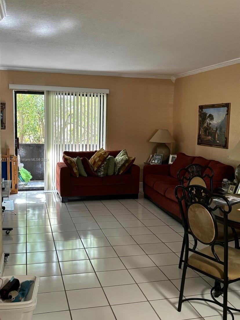 Picture of 852 NE 209Th St # 102, Miami FL 33179