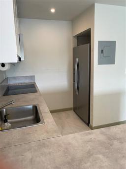 Picture of 6902 N Kendall Dr # E401, Pinecrest, FL 33156