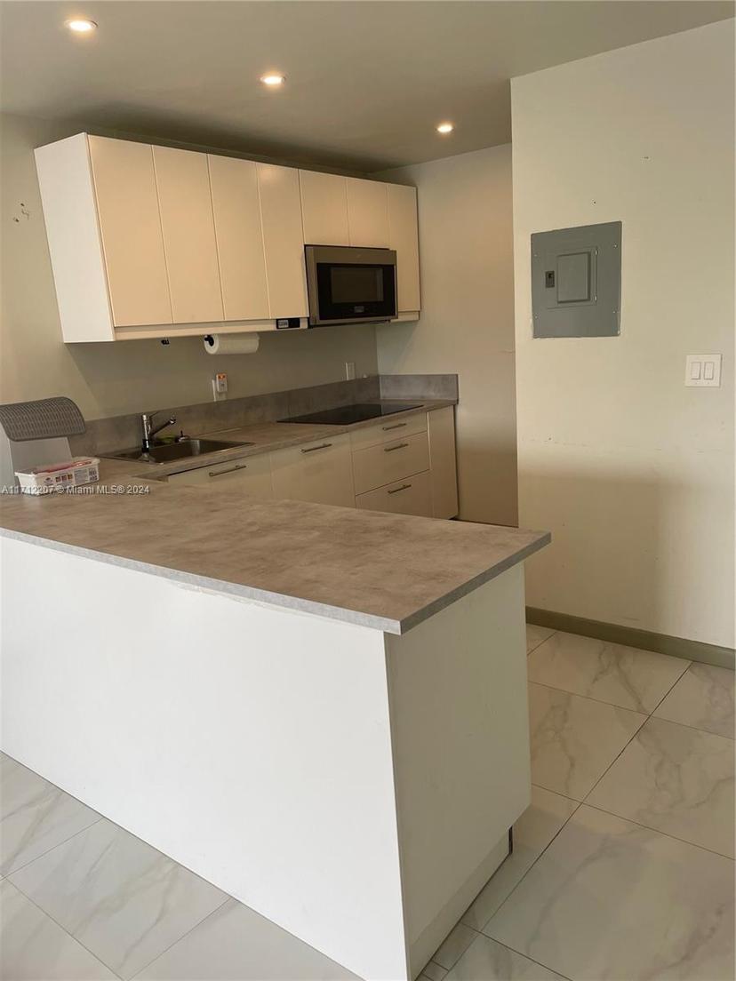 Picture of 6902 N Kendall Dr # E401, Pinecrest FL 33156