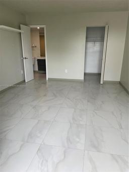 Picture of 6902 N Kendall Dr # E401, Pinecrest, FL 33156