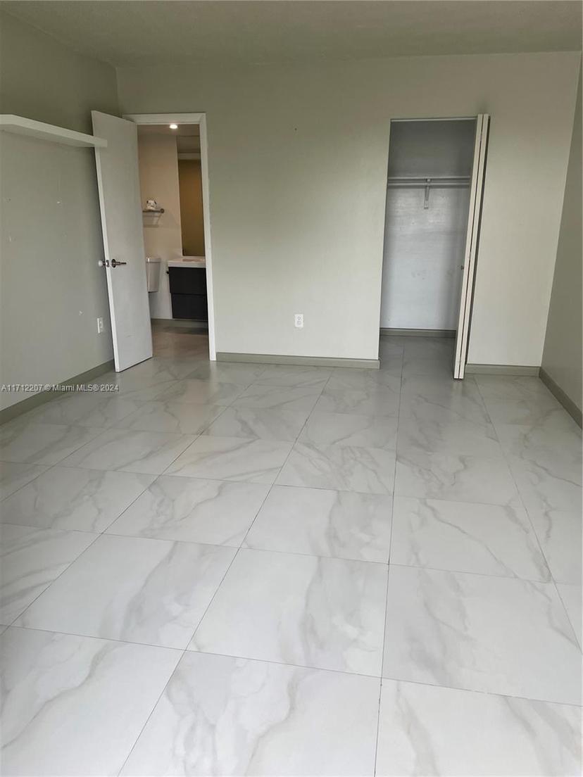 Picture of 6902 N Kendall Dr # E401, Pinecrest FL 33156
