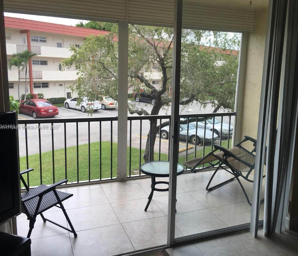 Picture of 311 S Hollybrook Dr # 202, Pembroke Pines, FL 33025