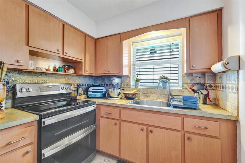 Picture of 1400 Tallwood Ave # 308, Hollywood FL 33021