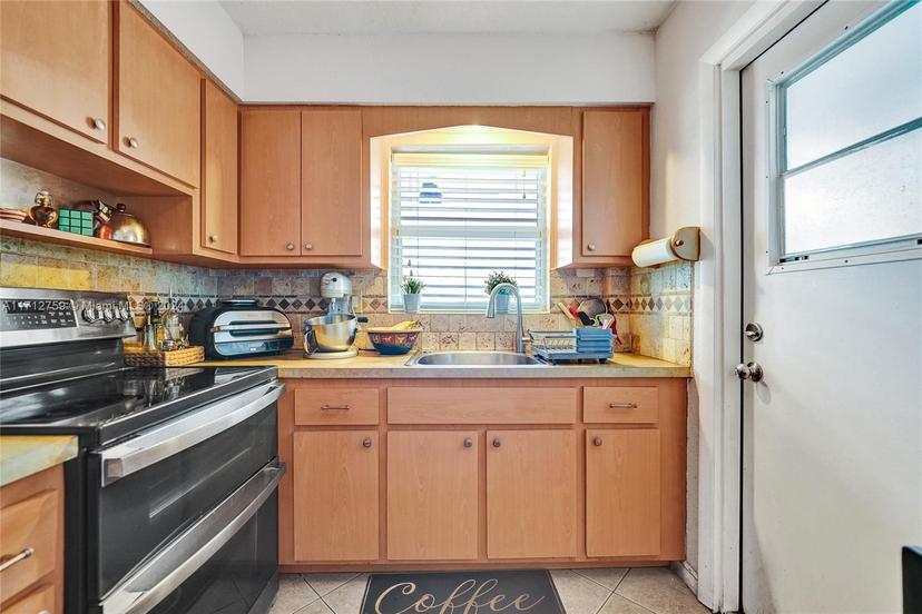Picture of 1400 Tallwood Ave # 308, Hollywood FL 33021