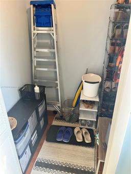 Picture of 10003 NW 9Th St Cir # 17, Miami, FL 33172