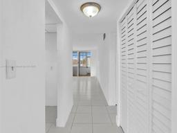 Picture of 2900 W Sunrise Lakes Dr # 104, Sunrise, FL 33322