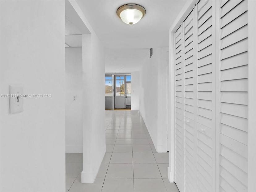 Picture of 2900 W Sunrise Lakes Dr # 104, Sunrise FL 33322