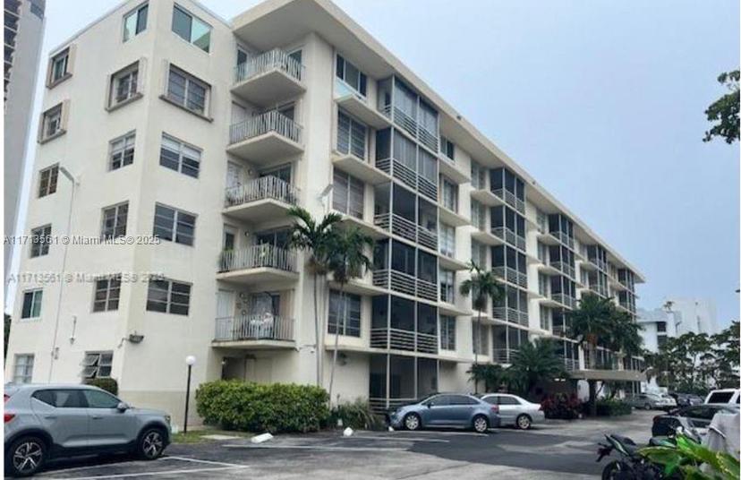 Picture of 1750 NE 115Th St # 407, Miami FL 33181
