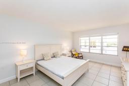 Picture of 9102 W Bay Harbor Dr # B, Bay Harbor Islands, FL 33154