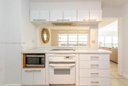 Picture of 9102 W Bay Harbor Dr # B, Bay Harbor Islands, FL 33154