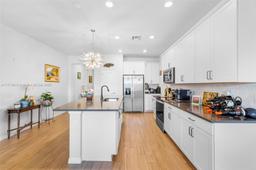 Picture of 2281 Appleton Circle S # 2281, Oakland Park, FL 33309