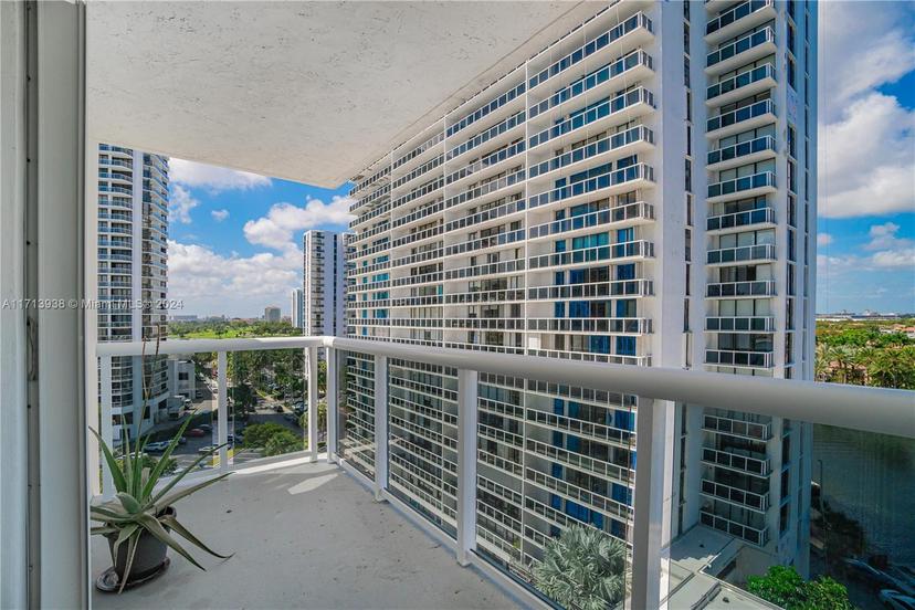 Picture of 20515 E Country Club Dr # 1048, Aventura FL 33180