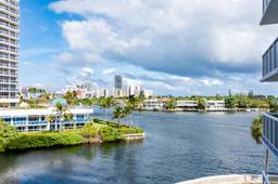 Picture of 20515 E Country Club Dr # 442, Aventura, FL 33180