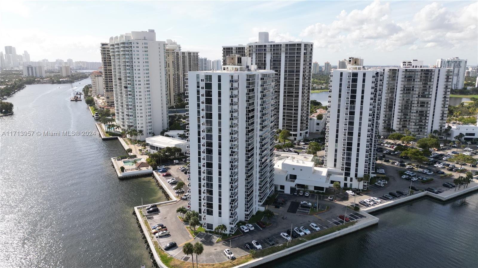 Picture of 20515 E Country Club Dr # 442, Aventura, FL 33180